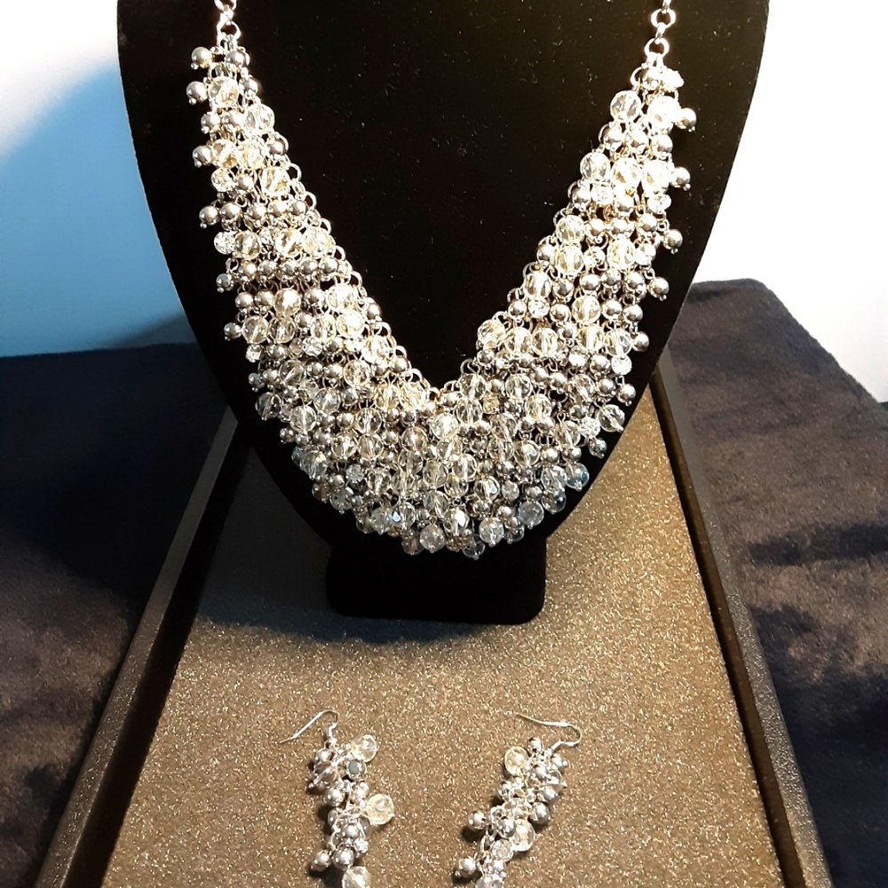 Necklace and earring set